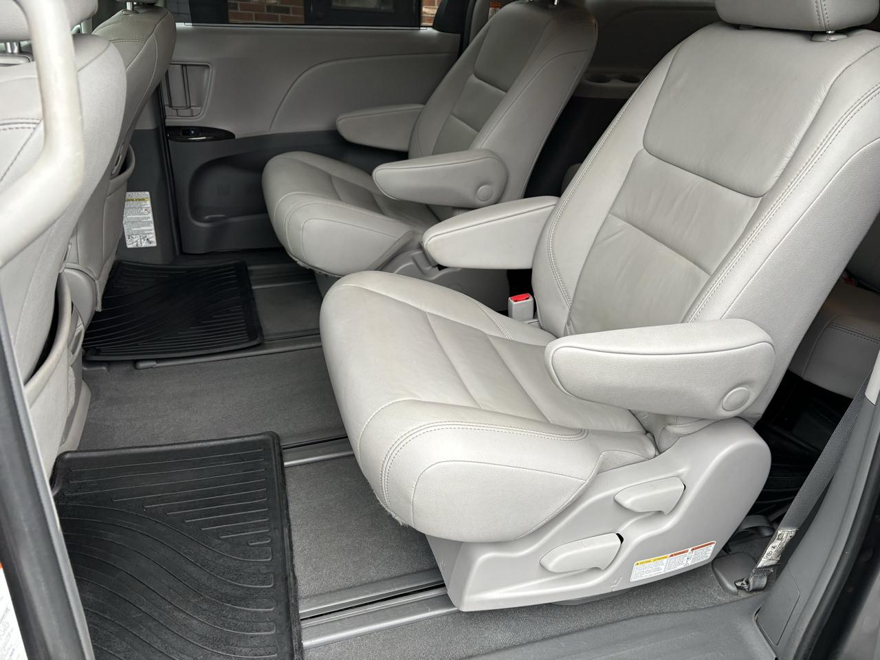 Toyota Sienna XLE 7-Passenger AWD 2019