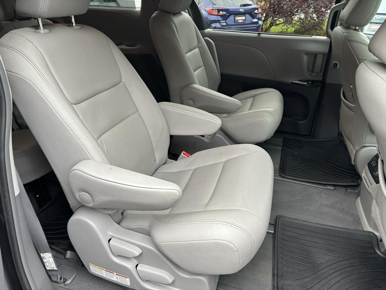 Toyota Sienna XLE 7-Passenger AWD 2019
