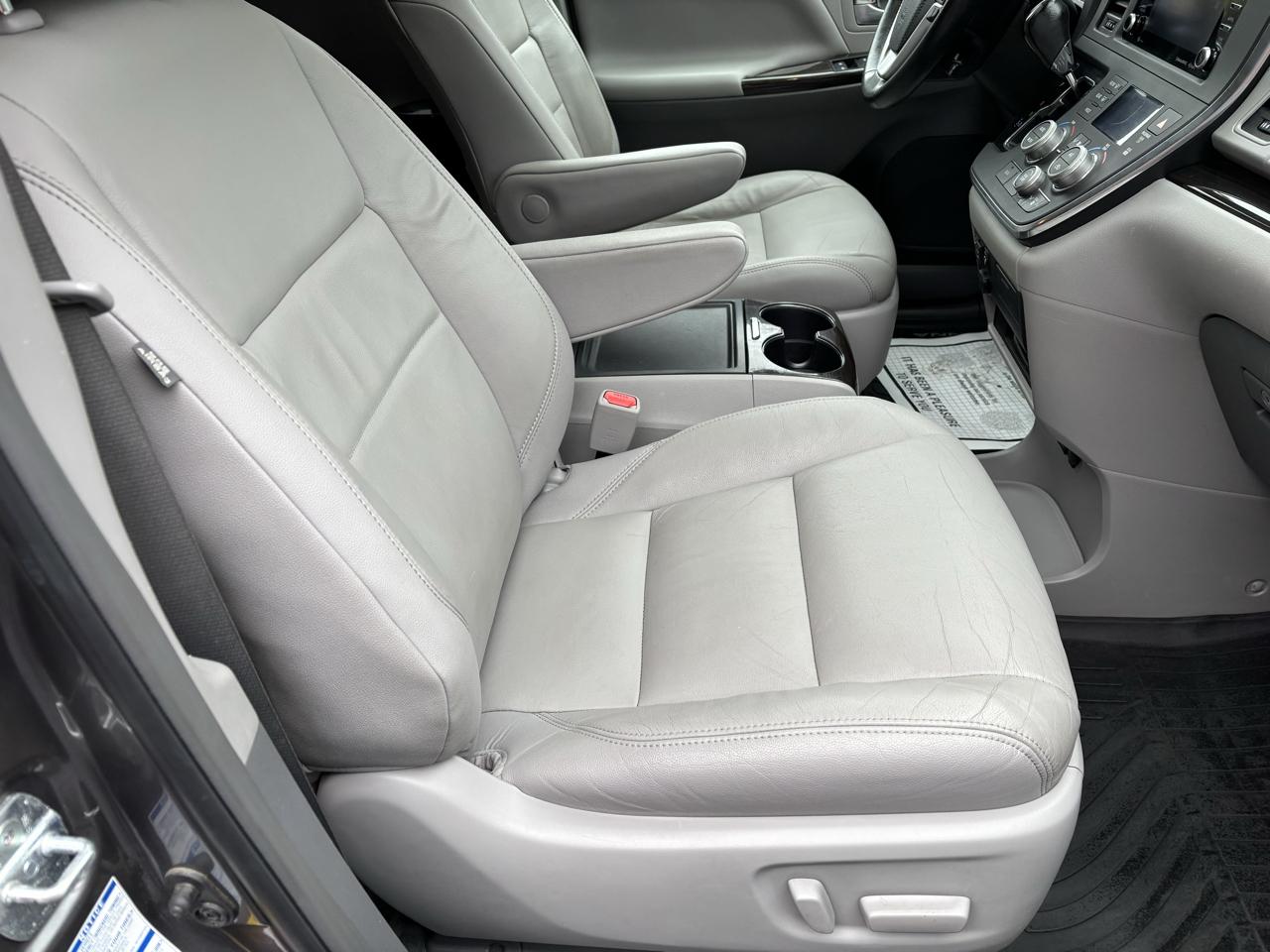Toyota Sienna XLE 7-Passenger AWD 2019