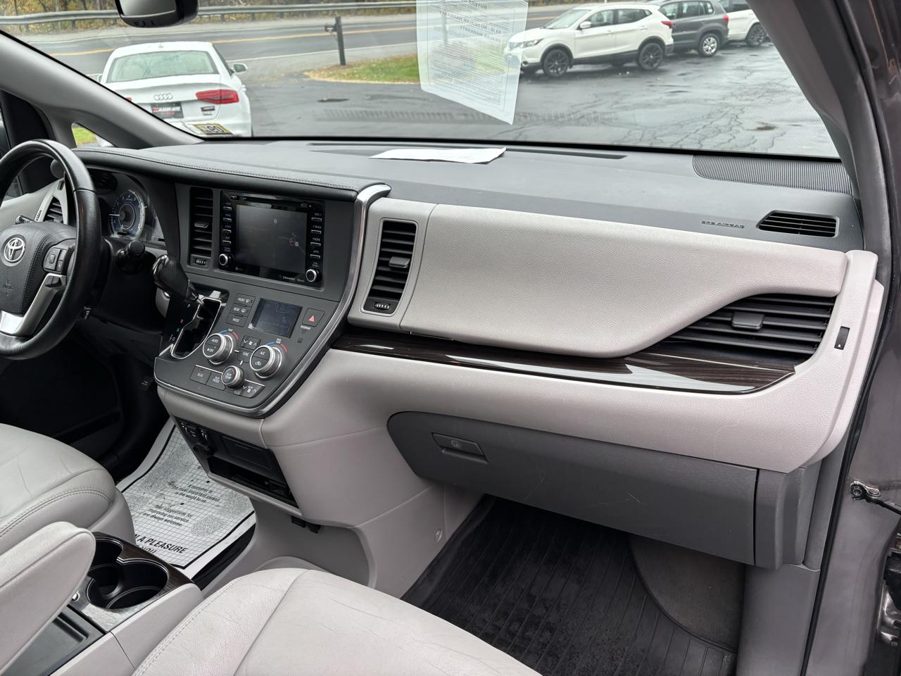 Toyota Sienna XLE 7-Passenger AWD 2019