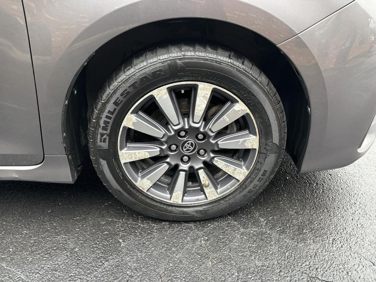 Toyota Sienna XLE 7-Passenger AWD 2019
