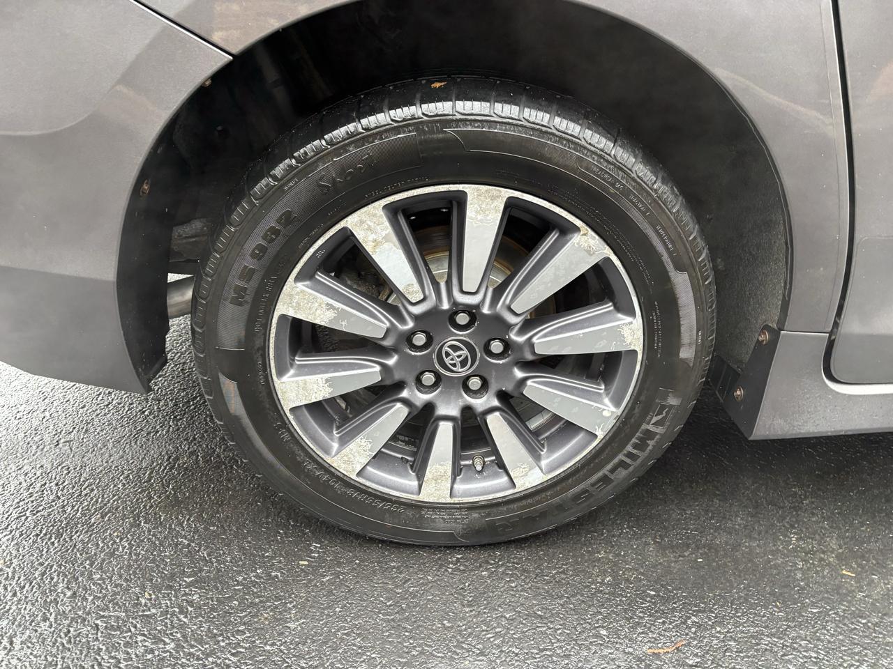 Toyota Sienna XLE 7-Passenger AWD 2019