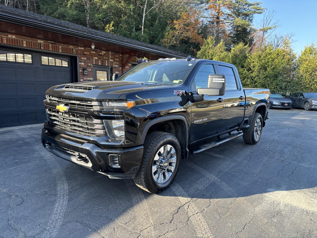 2024 Chevrolet Silverado 2500HD Custom Crew Cab Short Box 4WD