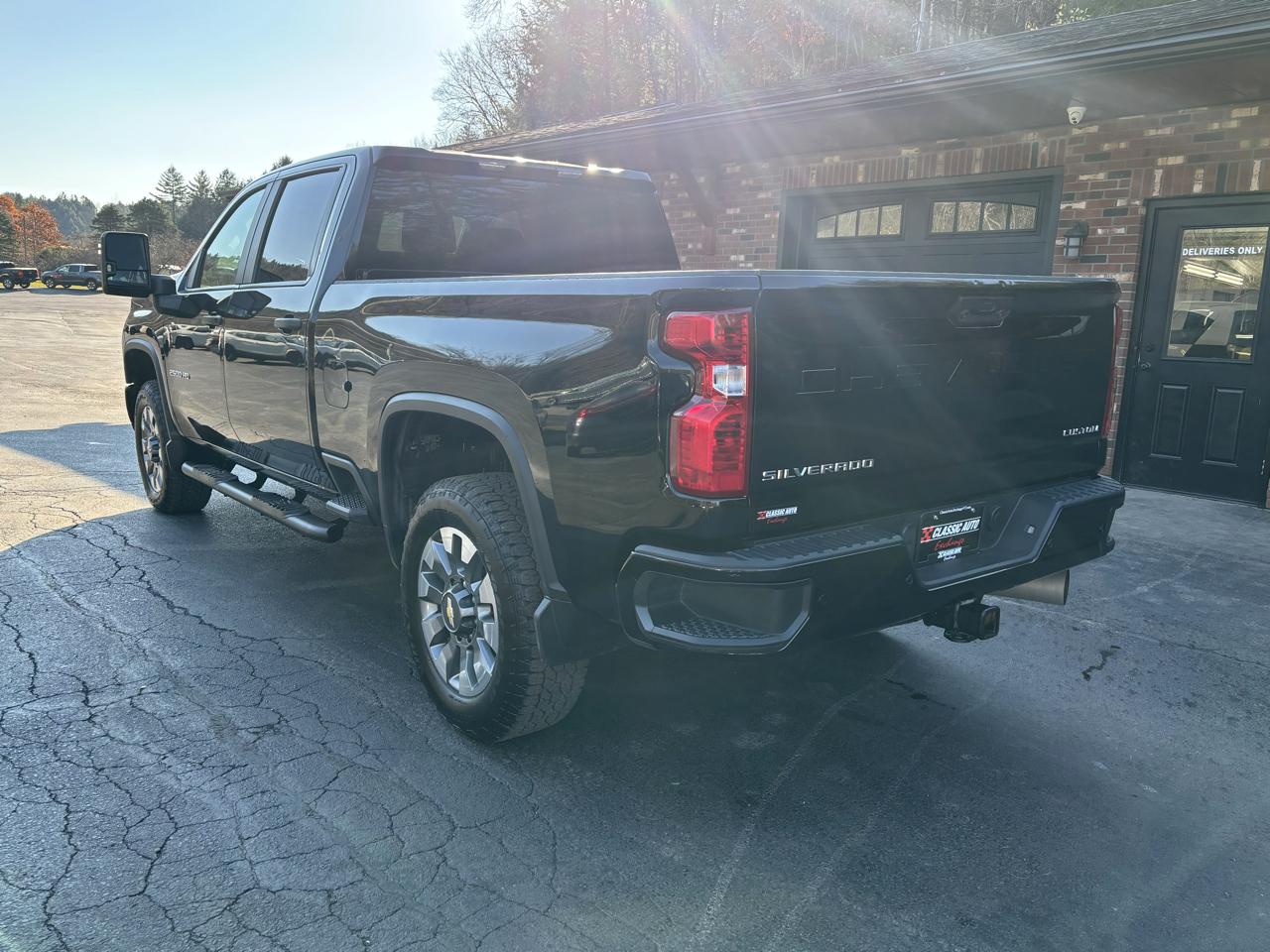 Chevrolet Silverado 2500HD Custom Crew Cab Short Box 4WD 2024