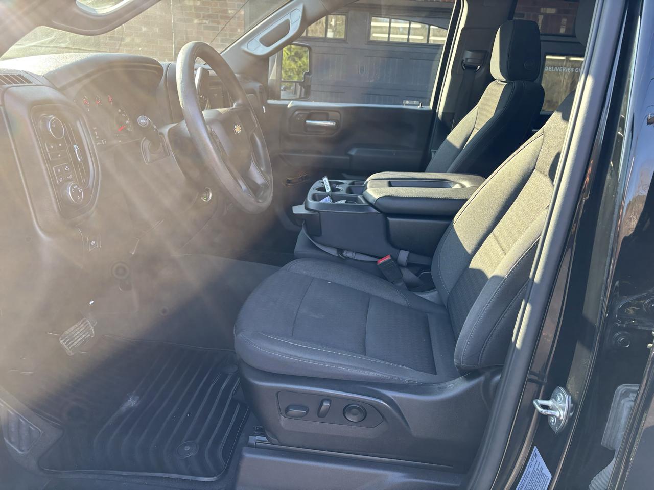 Chevrolet Silverado 2500HD Custom Crew Cab Short Box 4WD 2024