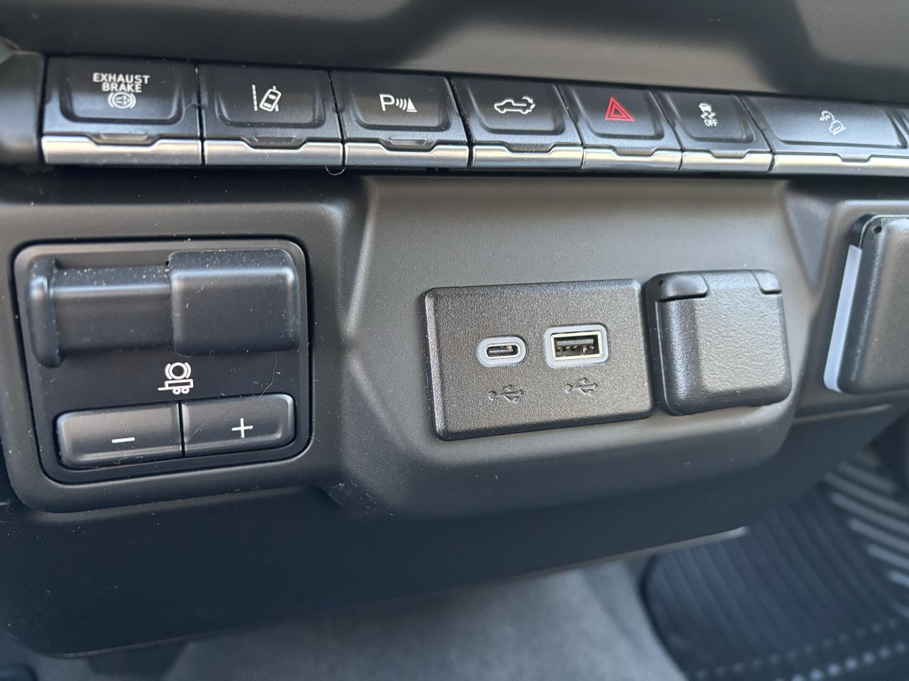 Chevrolet Silverado 2500HD Custom Crew Cab Short Box 4WD 2024