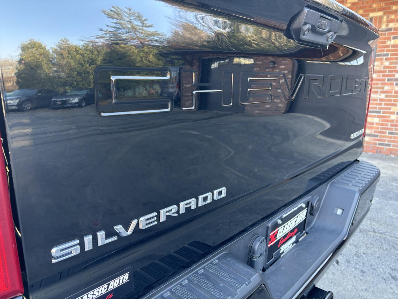 Chevrolet Silverado 2500HD Custom Crew Cab Short Box 4WD 2024
