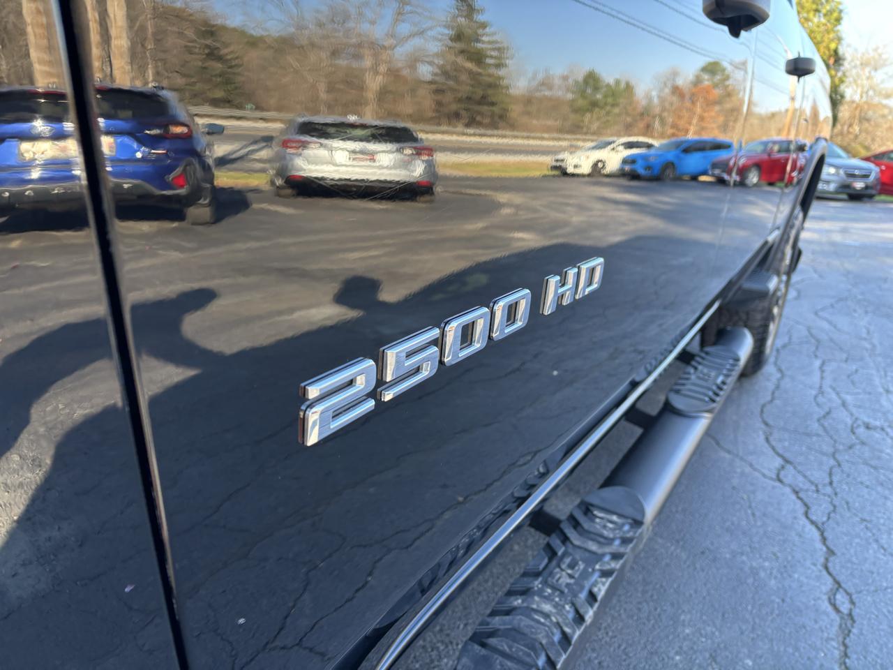 Chevrolet Silverado 2500HD Custom Crew Cab Short Box 4WD 2024