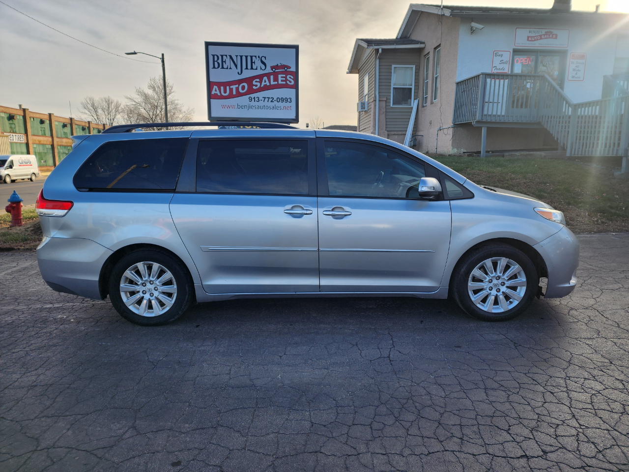 Toyota Sienna XLE FWD 8-Passenger V6 2014