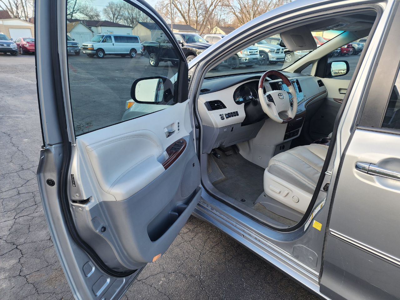 Toyota Sienna XLE FWD 8-Passenger V6 2014