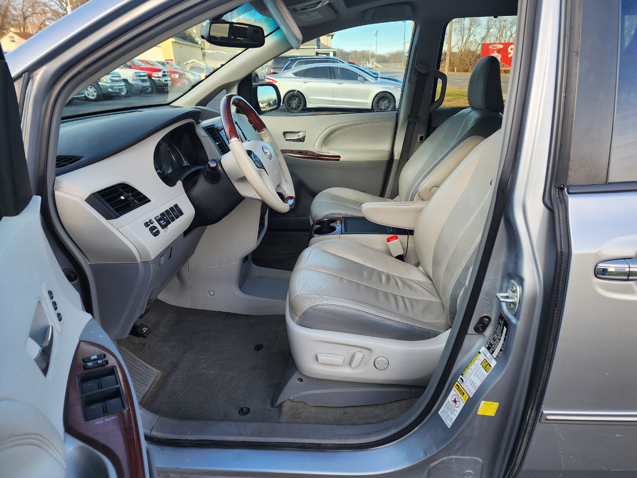 Toyota Sienna XLE FWD 8-Passenger V6 2014