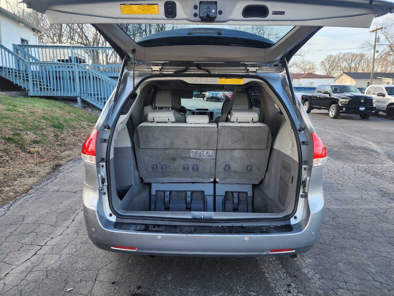 Toyota Sienna XLE FWD 8-Passenger V6 2014