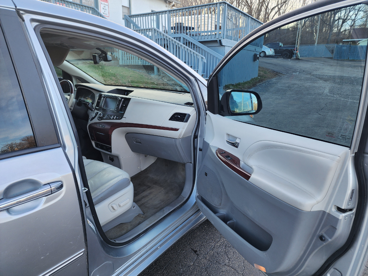 Toyota Sienna XLE FWD 8-Passenger V6 2014