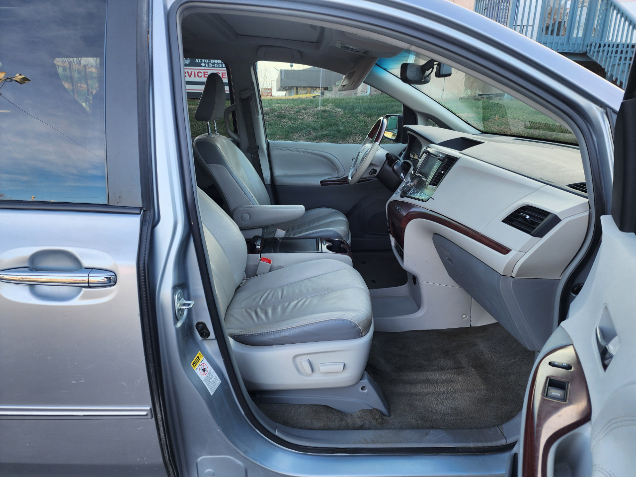 Toyota Sienna XLE FWD 8-Passenger V6 2014