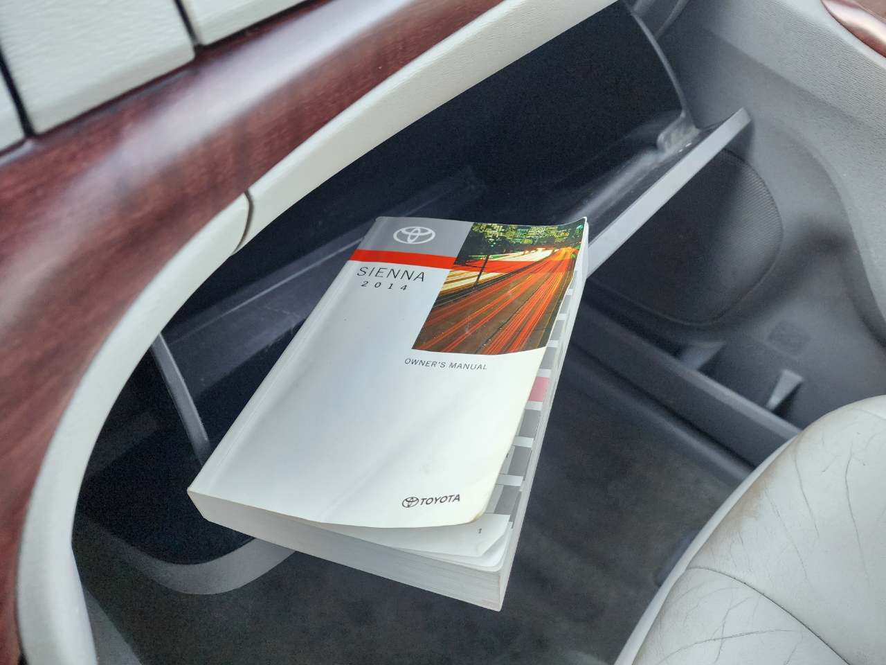 Toyota Sienna XLE FWD 8-Passenger V6 2014