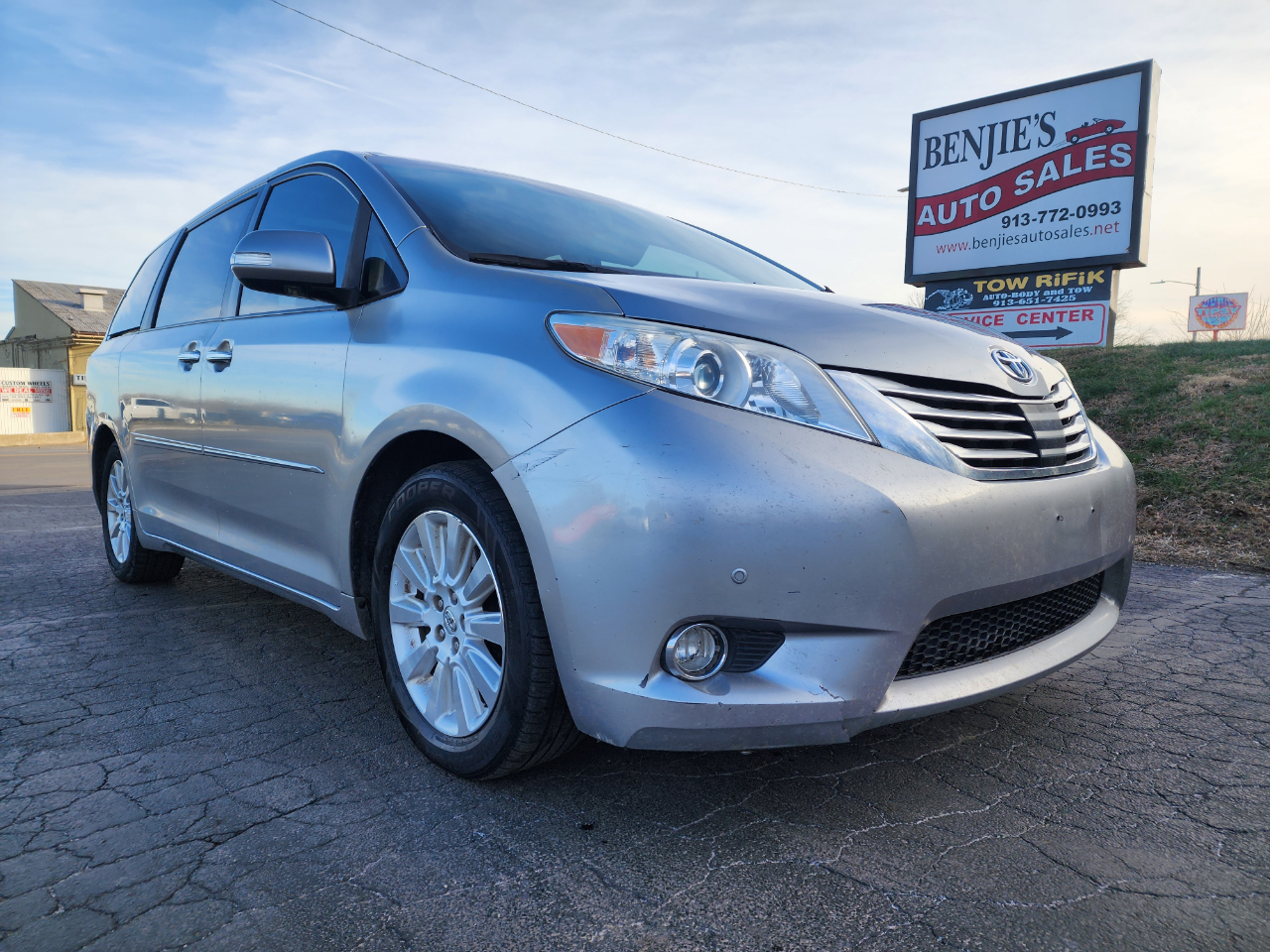 Toyota Sienna XLE FWD 8-Passenger V6 2014