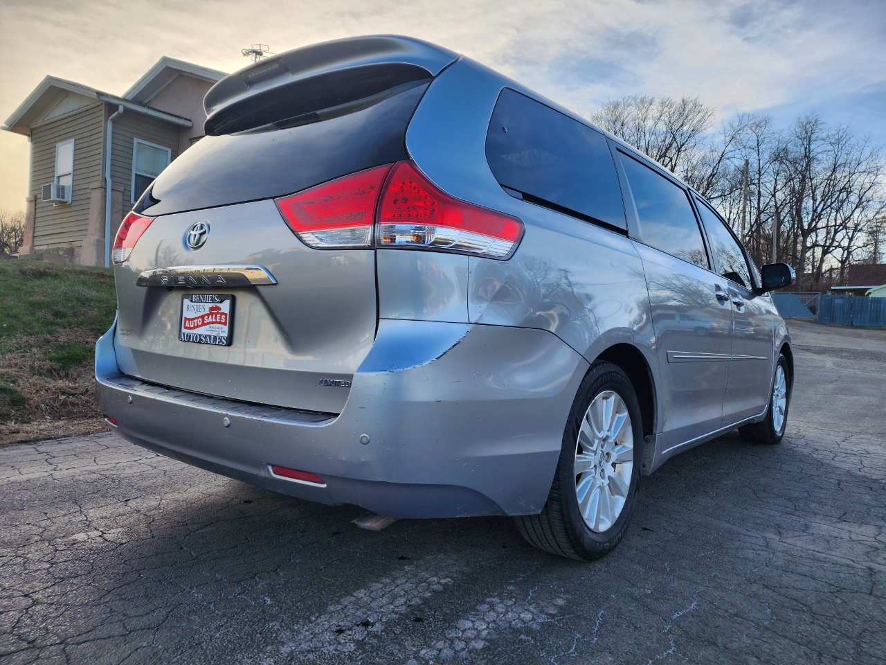 Toyota Sienna XLE FWD 8-Passenger V6 2014