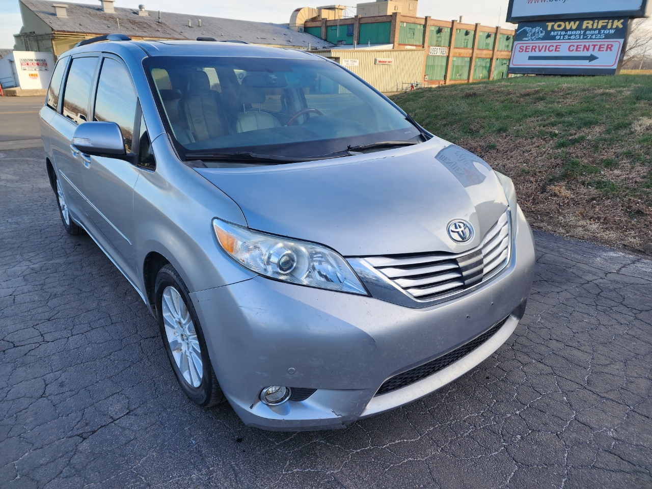 Toyota Sienna XLE FWD 8-Passenger V6 2014