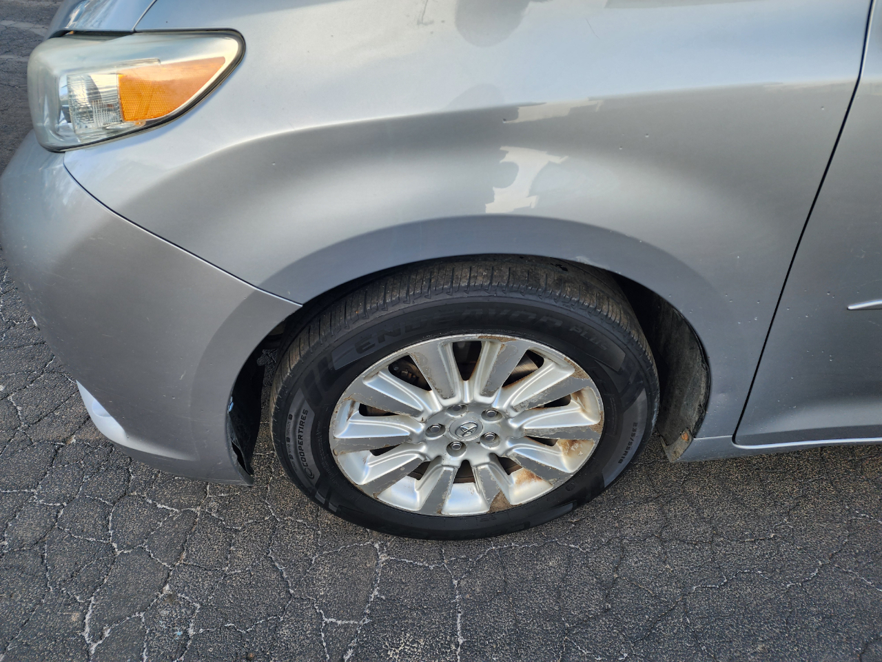 Toyota Sienna XLE FWD 8-Passenger V6 2014