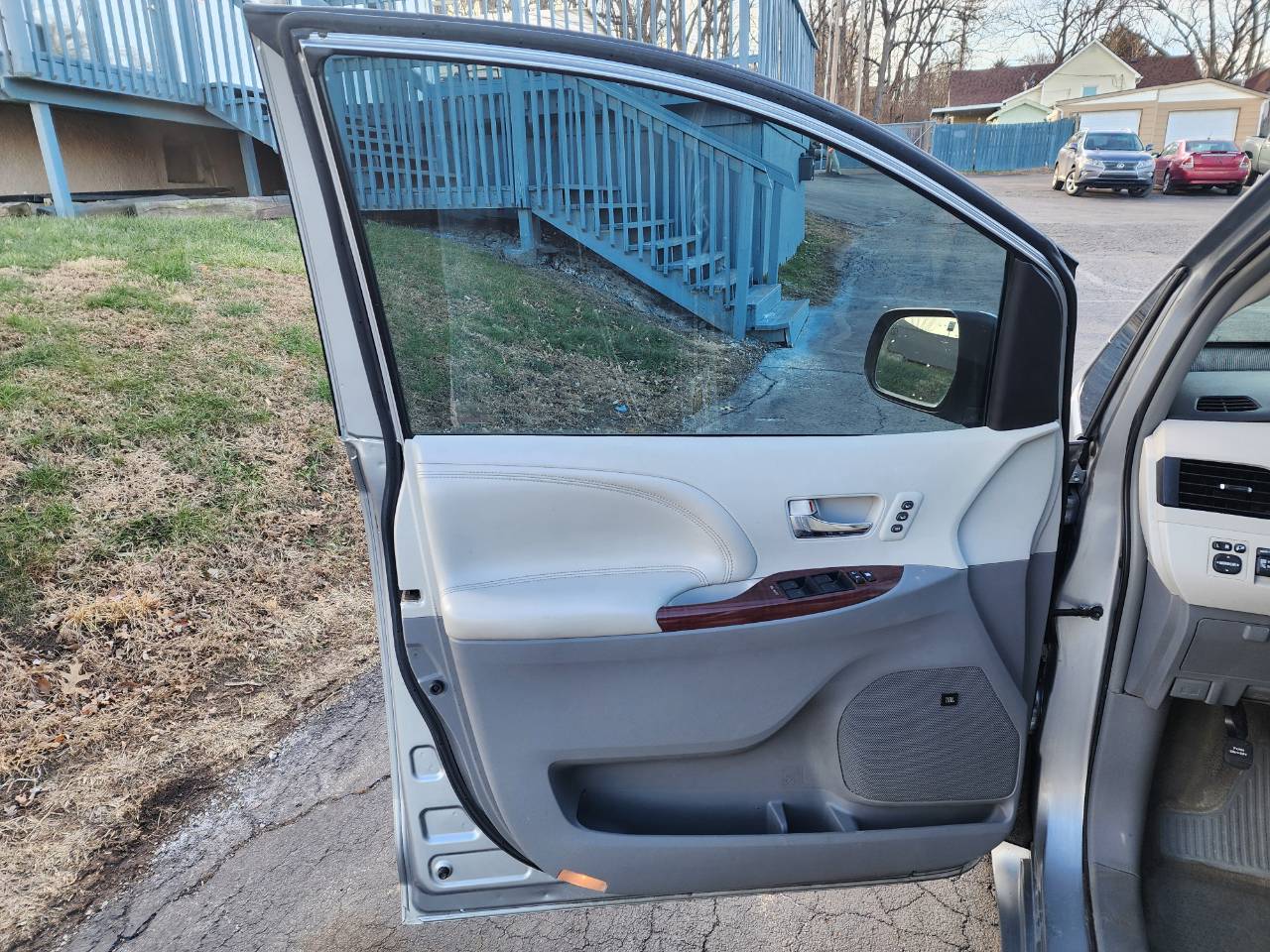 Toyota Sienna XLE FWD 8-Passenger V6 2014