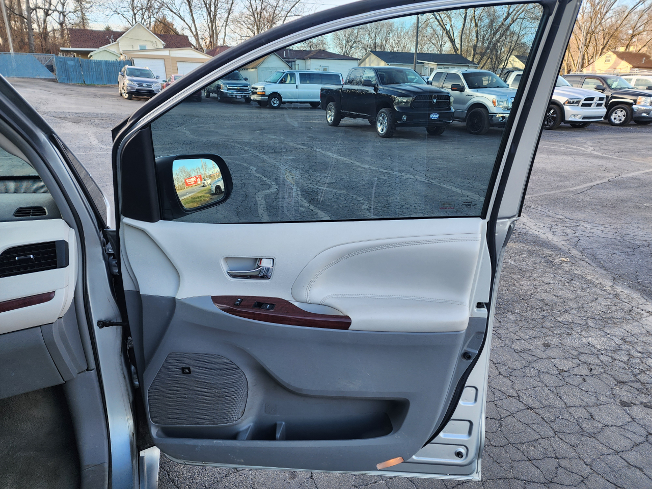 Toyota Sienna XLE FWD 8-Passenger V6 2014