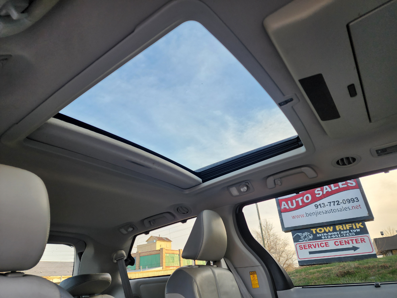 Toyota Sienna XLE FWD 8-Passenger V6 2014