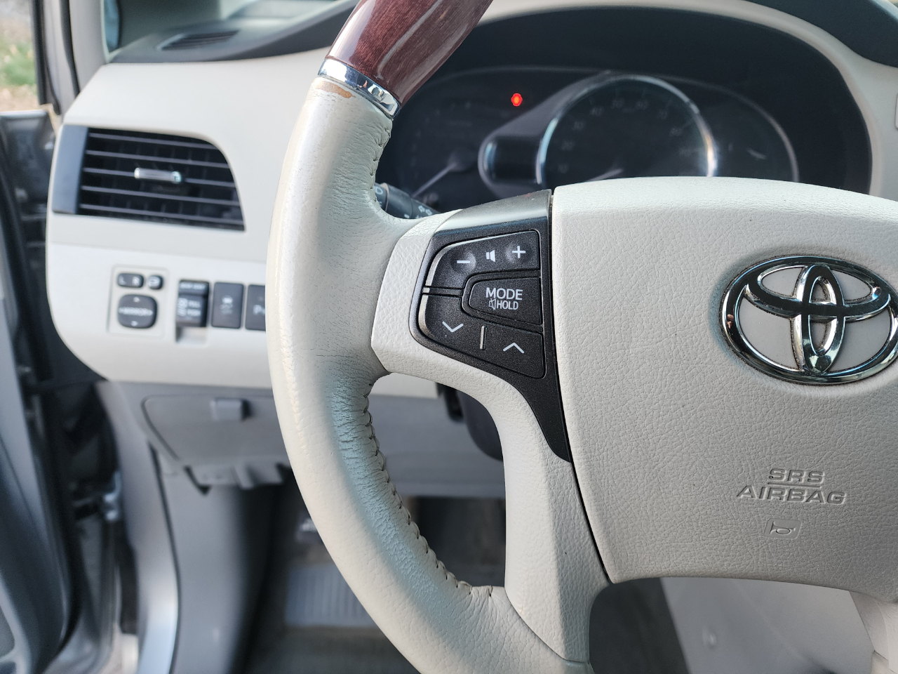 Toyota Sienna XLE FWD 8-Passenger V6 2014