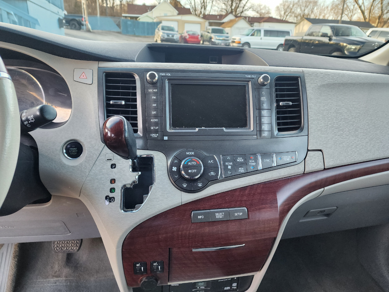 Toyota Sienna XLE FWD 8-Passenger V6 2014