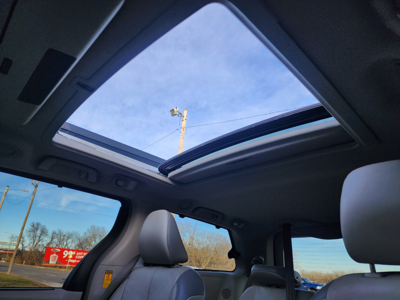 Toyota Sienna XLE FWD 8-Passenger V6 2014