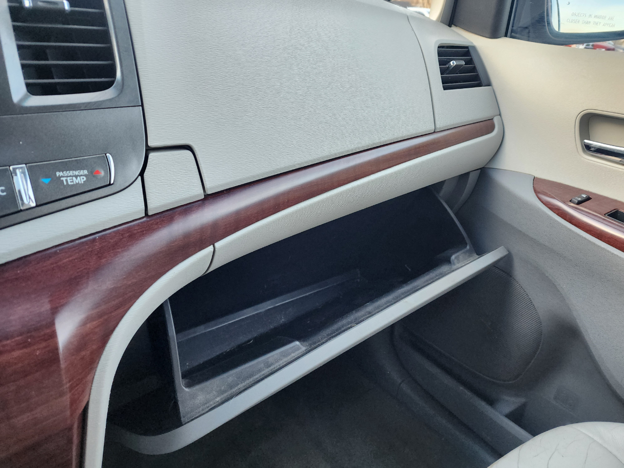 Toyota Sienna XLE FWD 8-Passenger V6 2014