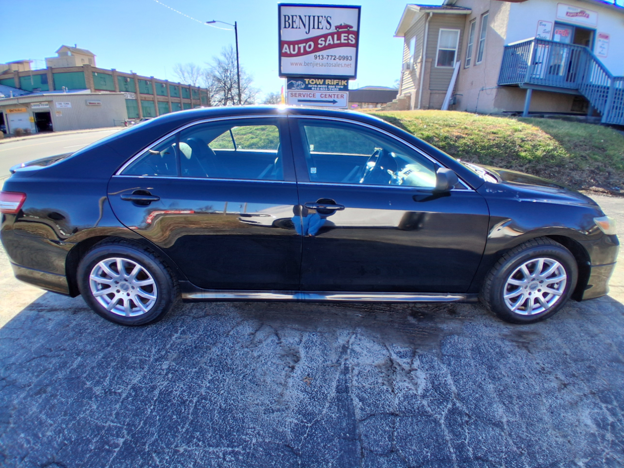 Toyota Camry Base 6-Spd AT 2011