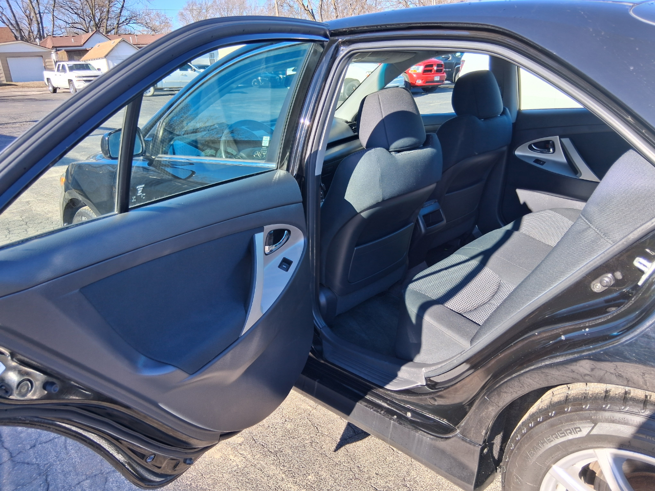 Toyota Camry Base 6-Spd AT 2011