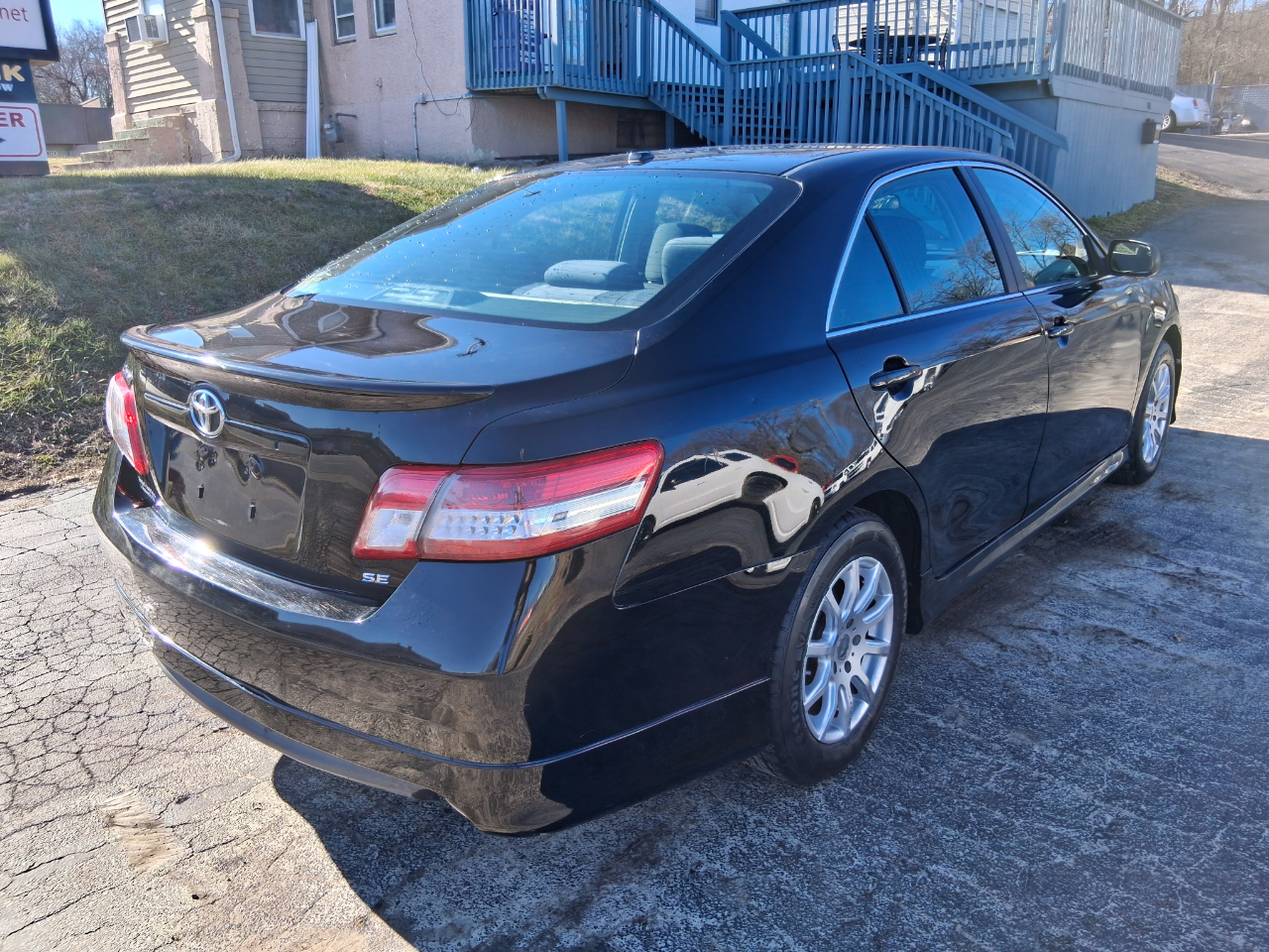 Toyota Camry Base 6-Spd AT 2011