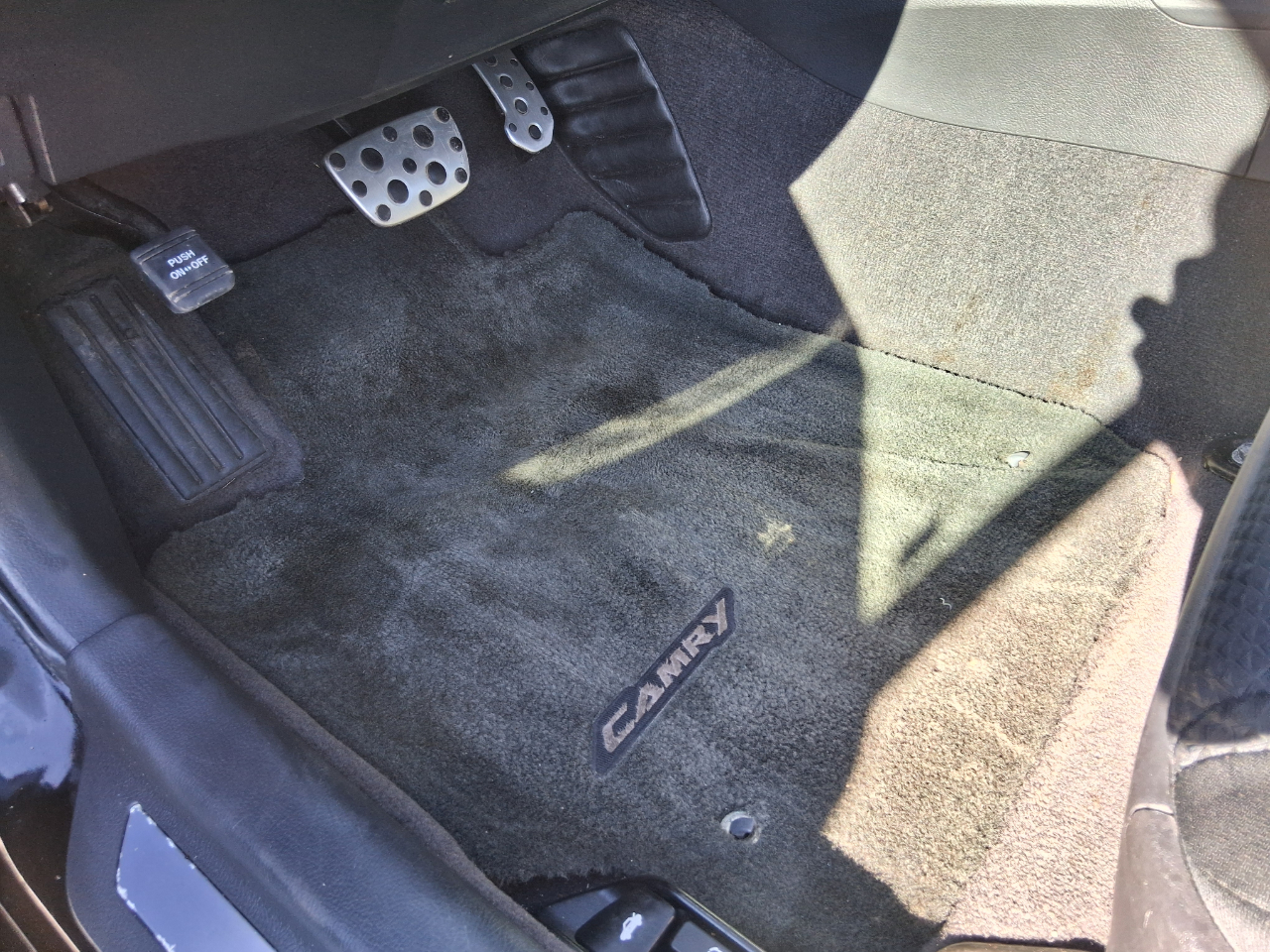 Toyota Camry Base 6-Spd AT 2011