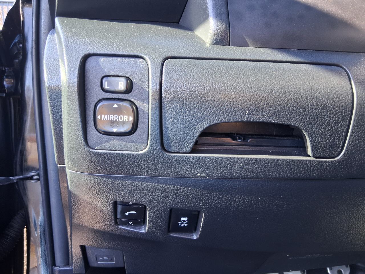 Toyota Camry Base 6-Spd AT 2011