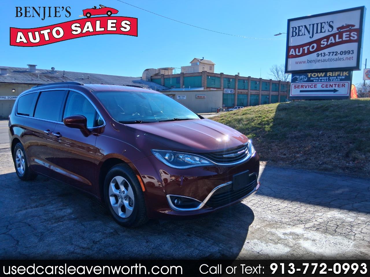 2017 Chrysler Pacifica Hybrid Premium