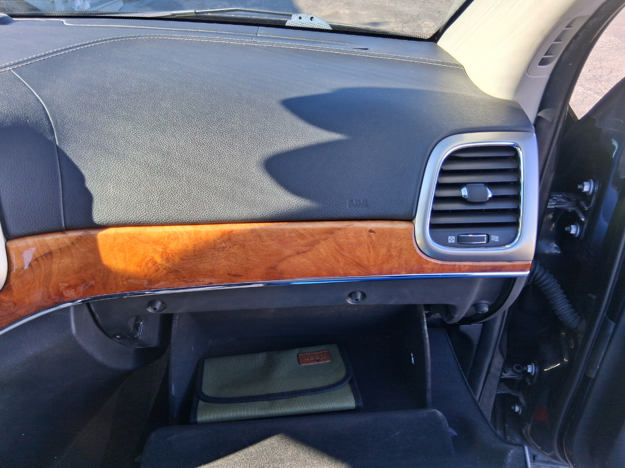 Jeep Grand Cherokee Overland 4WD 2011