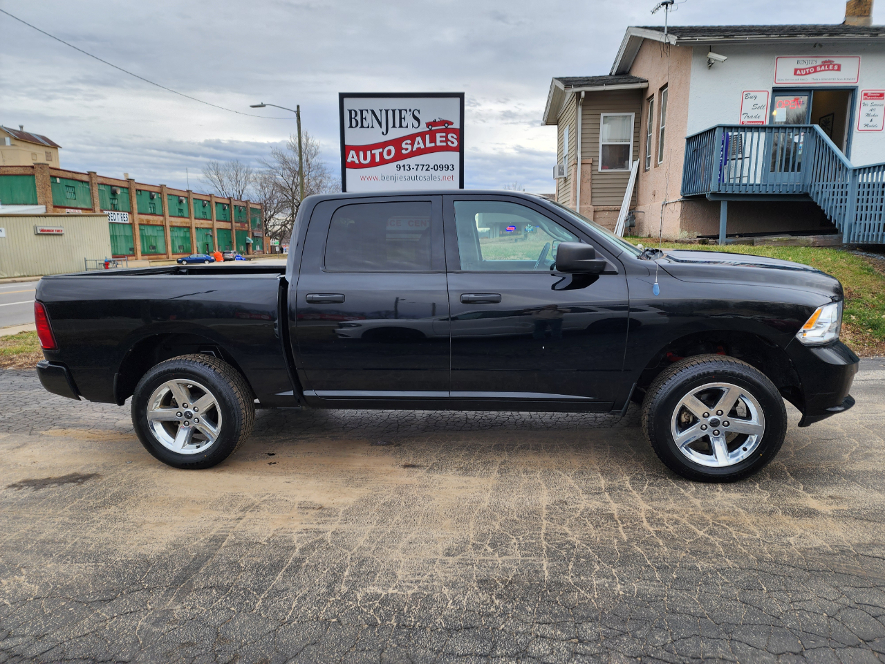 RAM 1500 Tradesman Crew Cab SWB 4WD 2013
