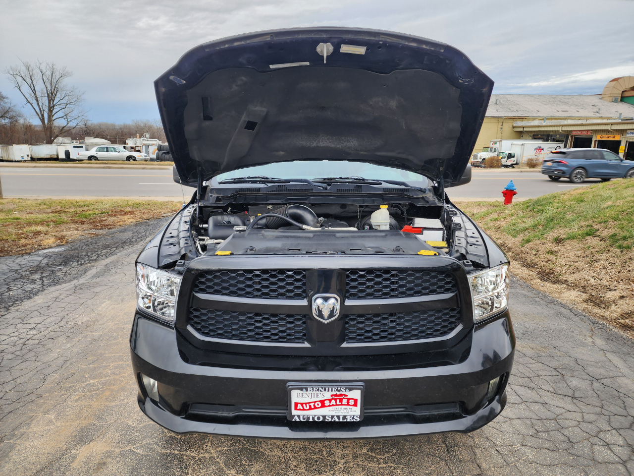 RAM 1500 Tradesman Crew Cab SWB 4WD 2013
