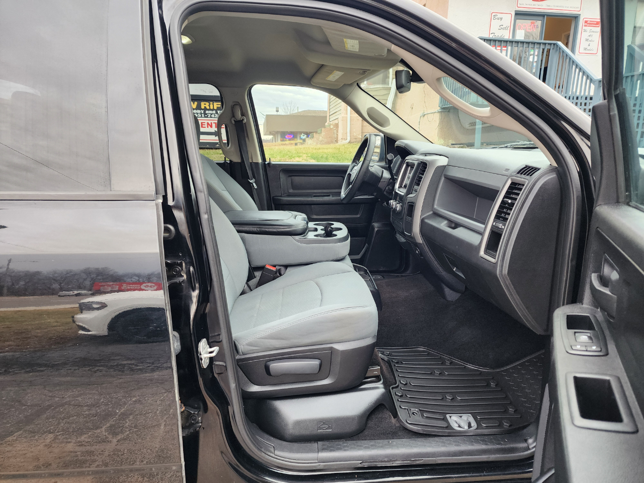 RAM 1500 Tradesman Crew Cab SWB 4WD 2013