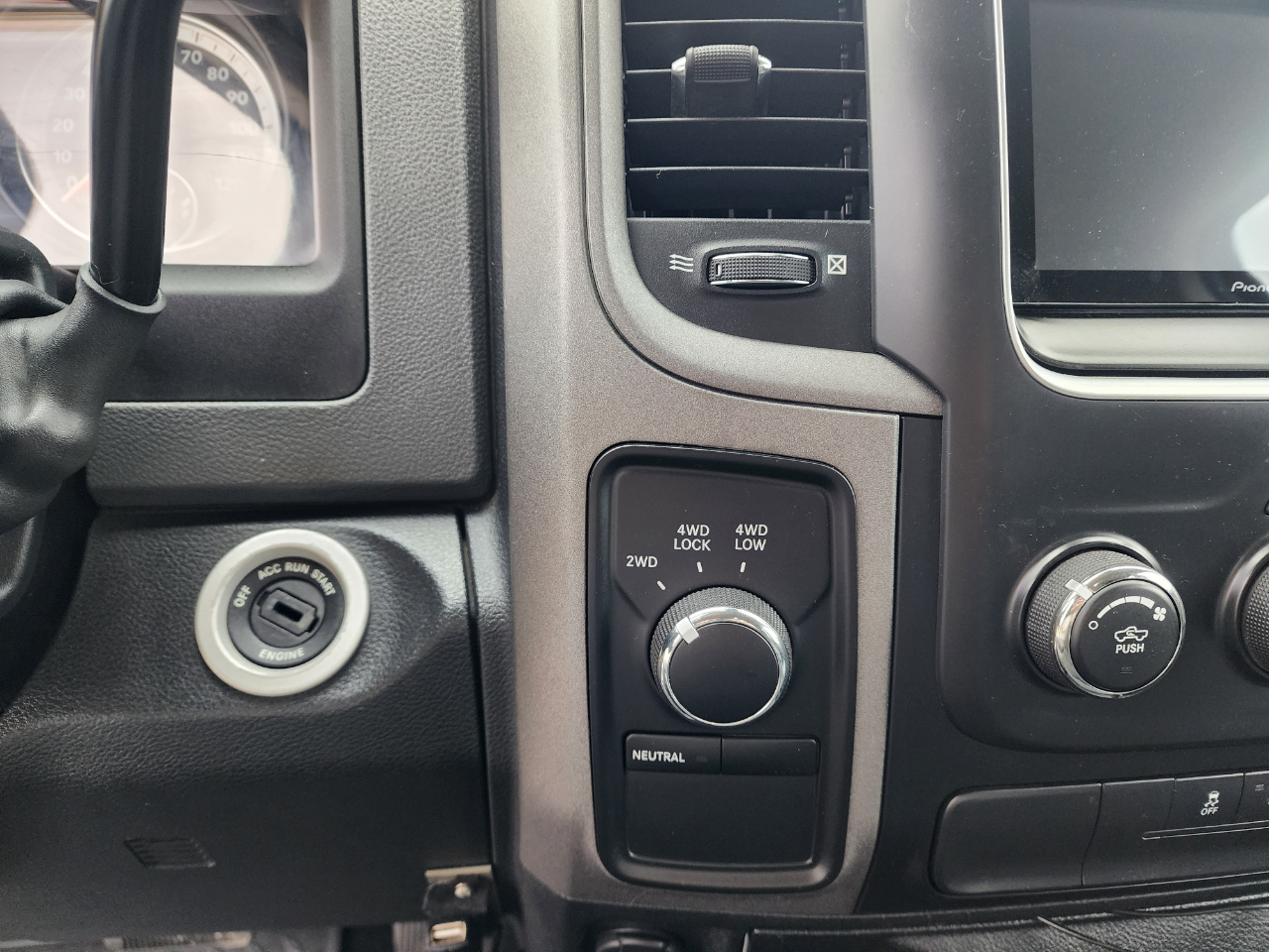 RAM 1500 Tradesman Crew Cab SWB 4WD 2013