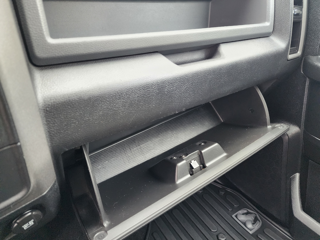 RAM 1500 Tradesman Crew Cab SWB 4WD 2013