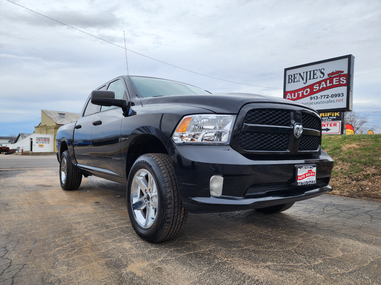 RAM 1500 Tradesman Crew Cab SWB 4WD 2013
