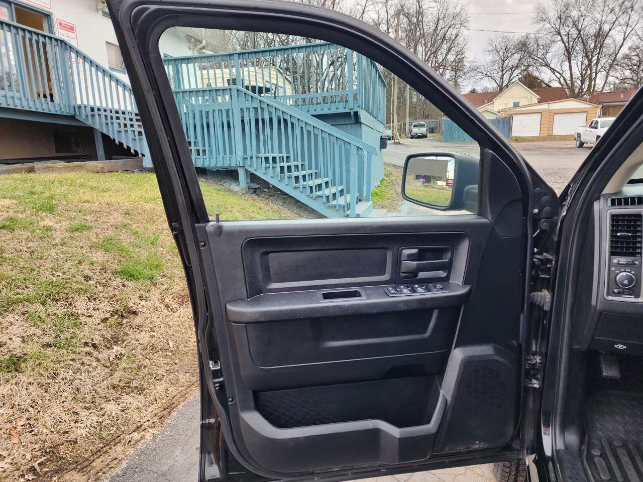 RAM 1500 Tradesman Crew Cab SWB 4WD 2013