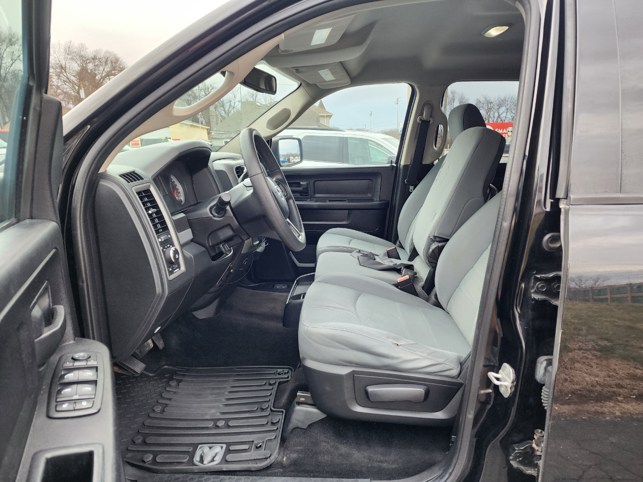 RAM 1500 Tradesman Crew Cab SWB 4WD 2013