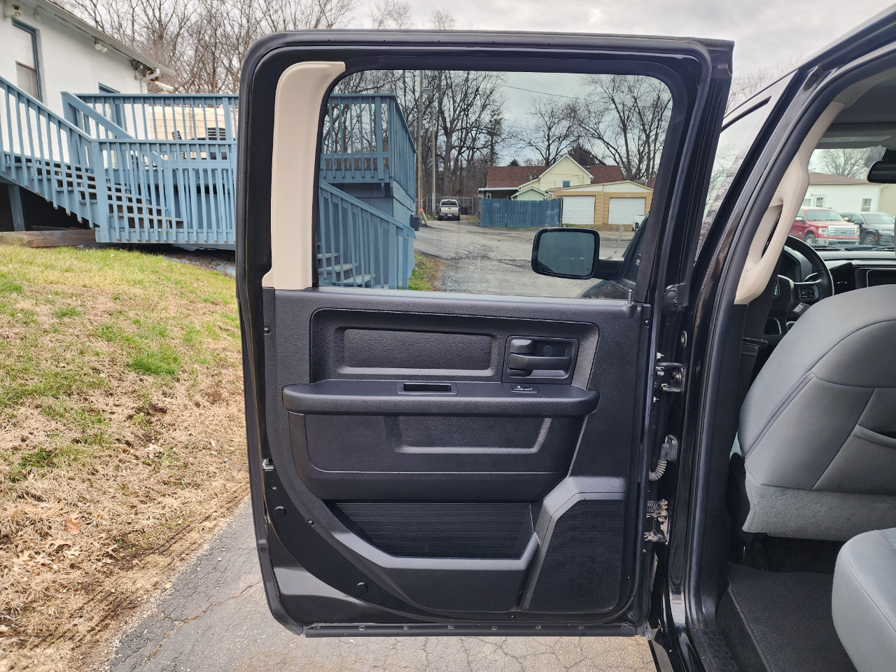 RAM 1500 Tradesman Crew Cab SWB 4WD 2013