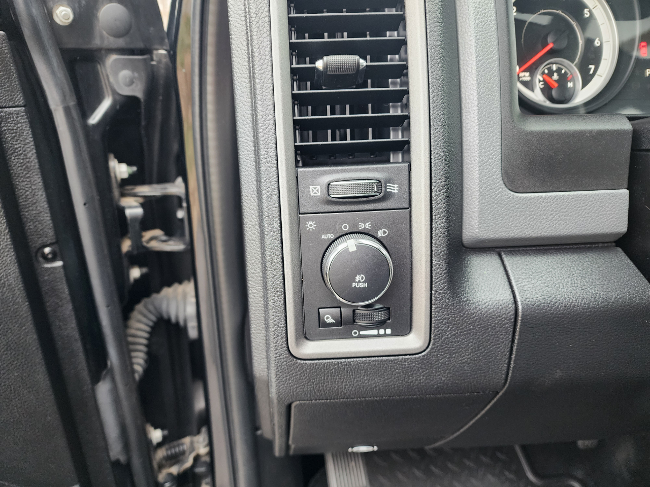 RAM 1500 Tradesman Crew Cab SWB 4WD 2013