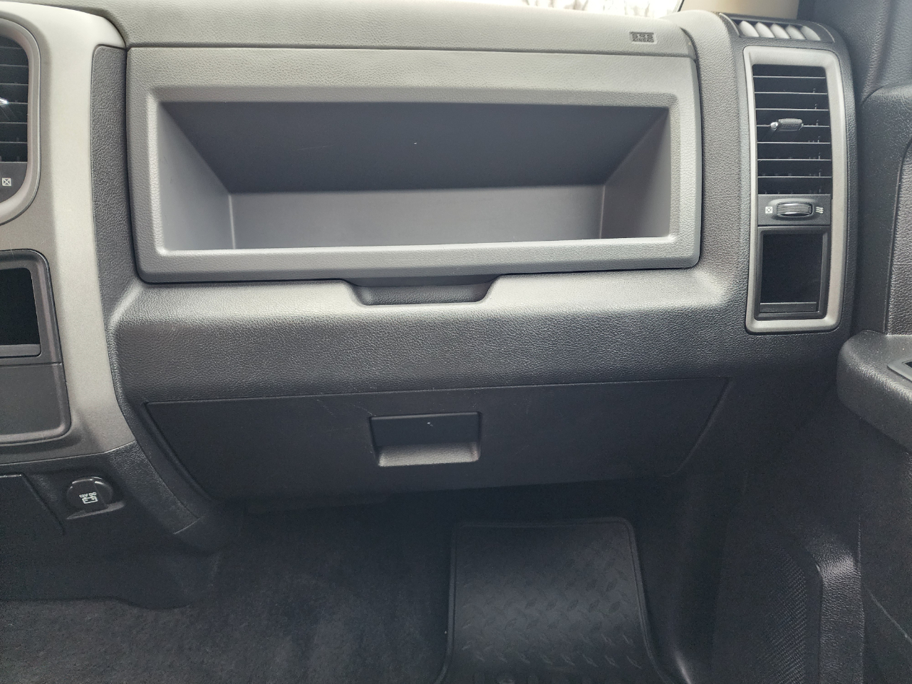 RAM 1500 Tradesman Crew Cab SWB 4WD 2013