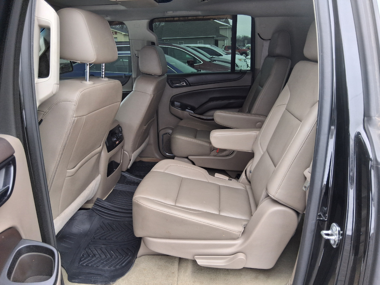 Chevrolet Suburban LT 4WD 2016