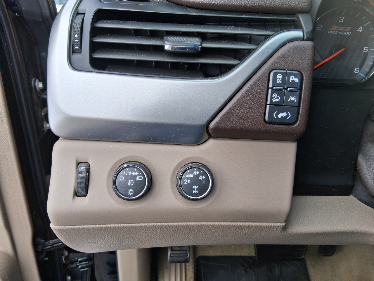 Chevrolet Suburban LT 4WD 2016